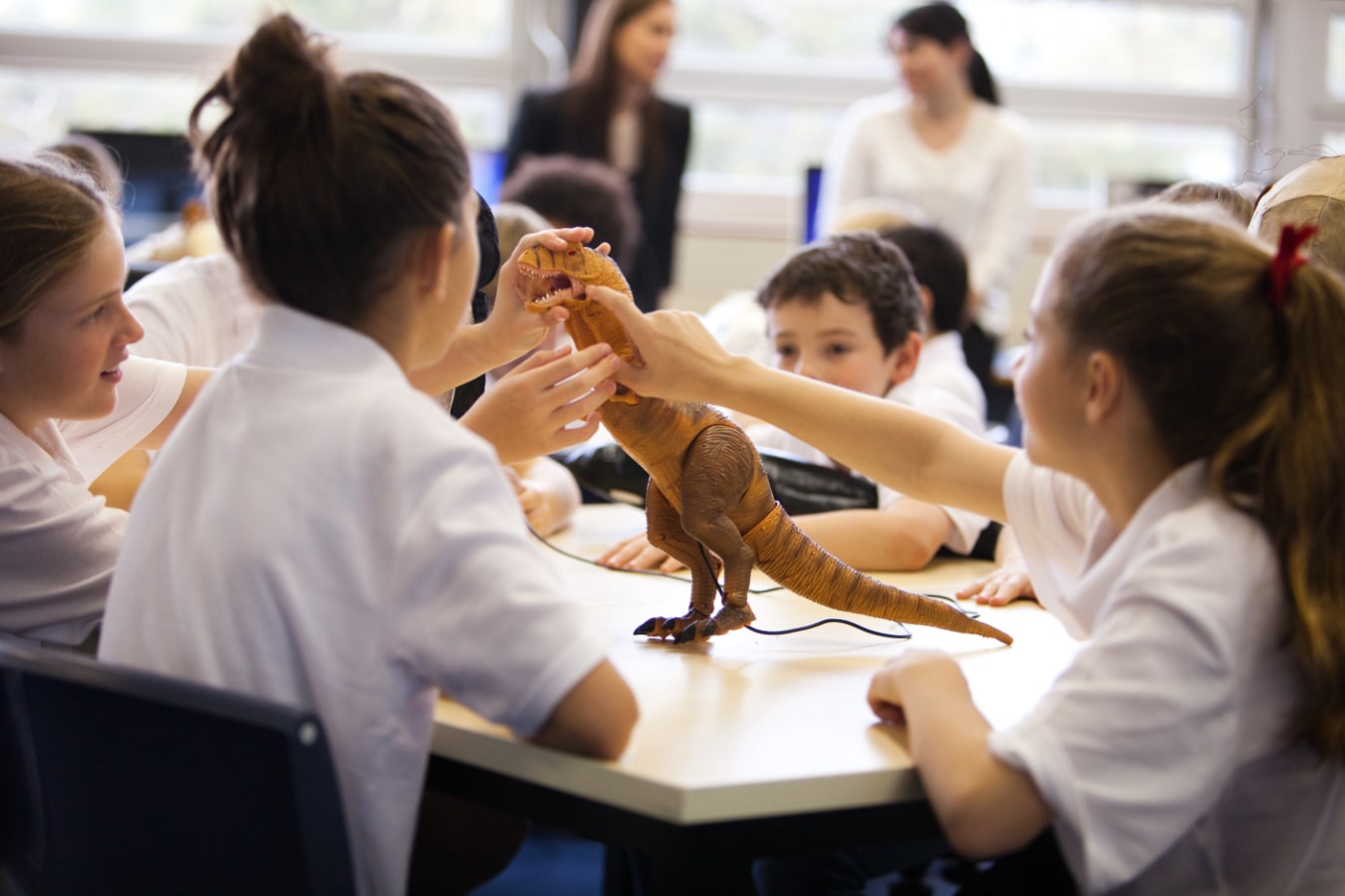 Students with robotic dinosaur